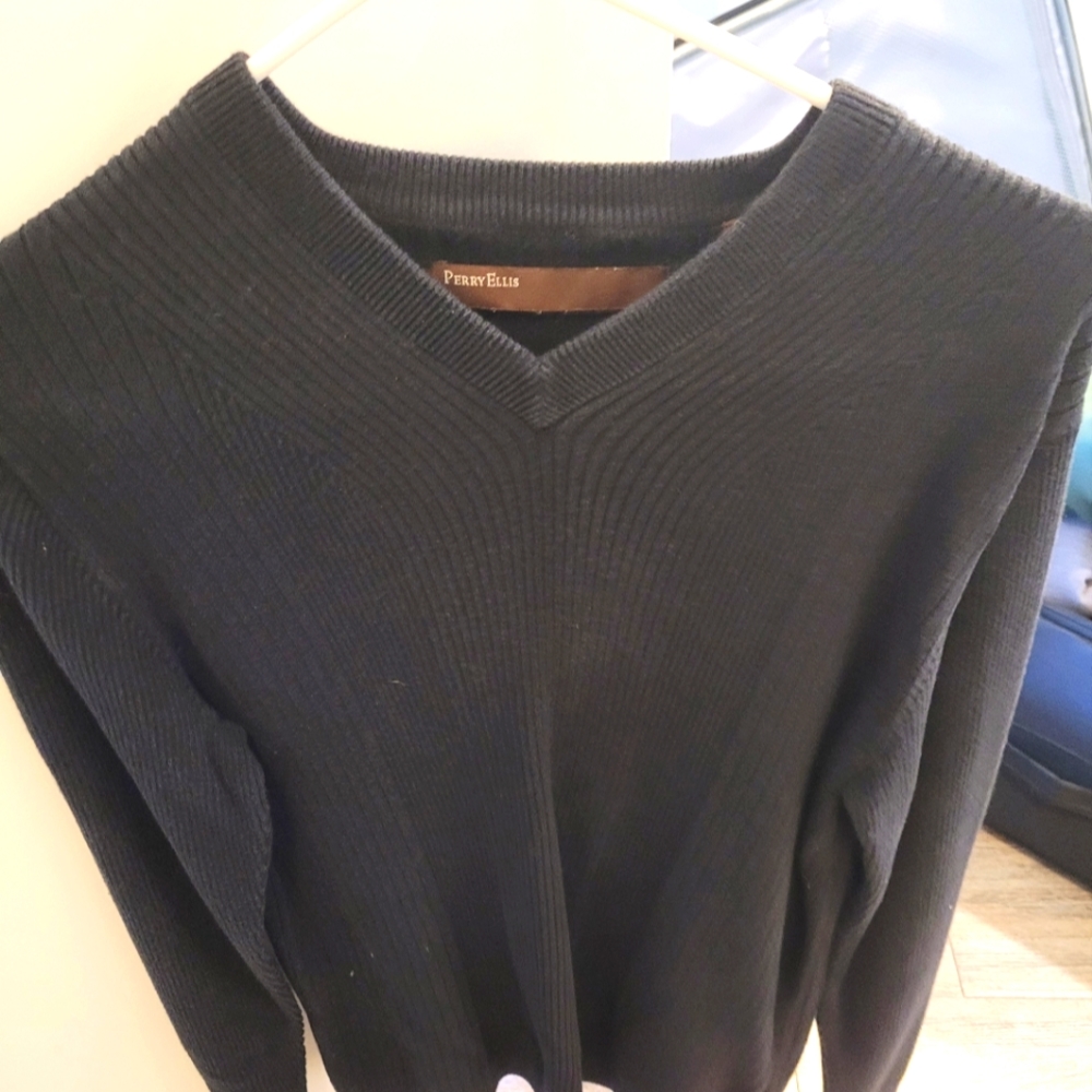 Black Perry Ellis Sweater Size L